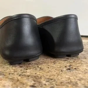 Gucci | Shoes | Gucci Black And Green Loafers With Signature  display picture 1